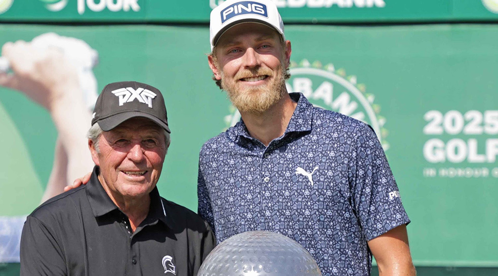 Kristoffer Reitan With Gary Player Cut